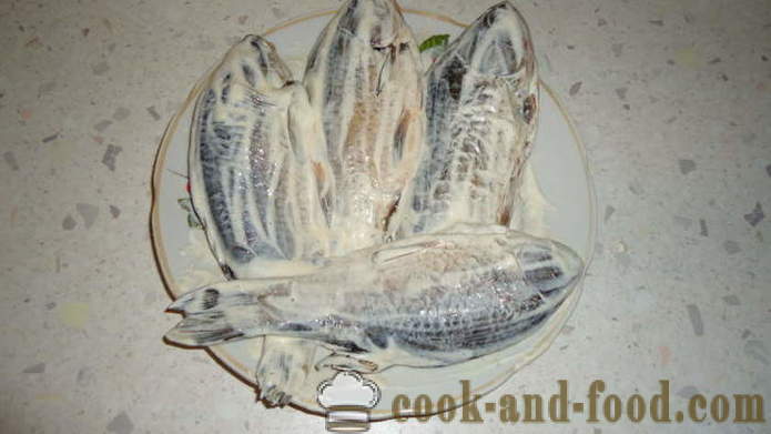 Carp dalam krim masam - bagaimana untuk memasak ikan dalam ketuhar dengan krim, dengan langkah demi langkah resipi foto