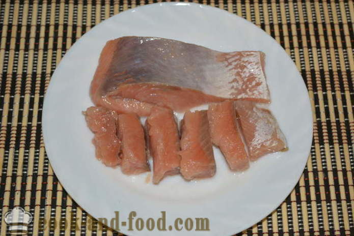 Salmon merah jambu masin salmon Atlantik - kedua-dua jeruk lazat salmon merah jambu di rumah, langkah demi langkah resipi foto