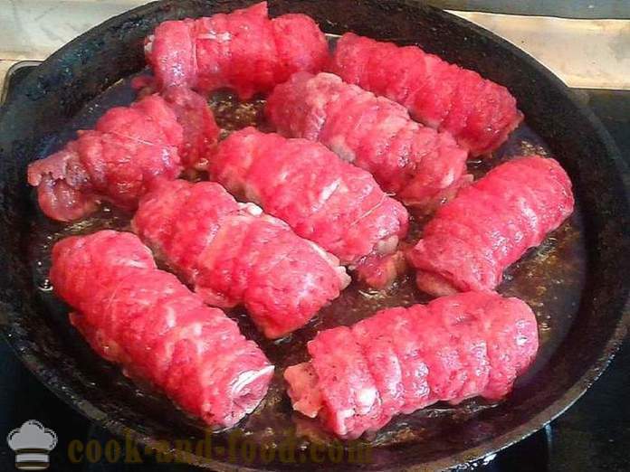Gulung daging dalam kuali - bagaimana untuk memasak daging gulung dengan pemadat, langkah demi langkah resipi foto