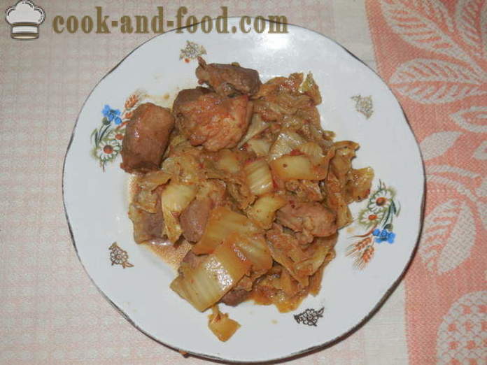 Daging babi dengan kimchi di Korea - kimchi sebagai goreng dengan daging, langkah demi langkah resipi foto