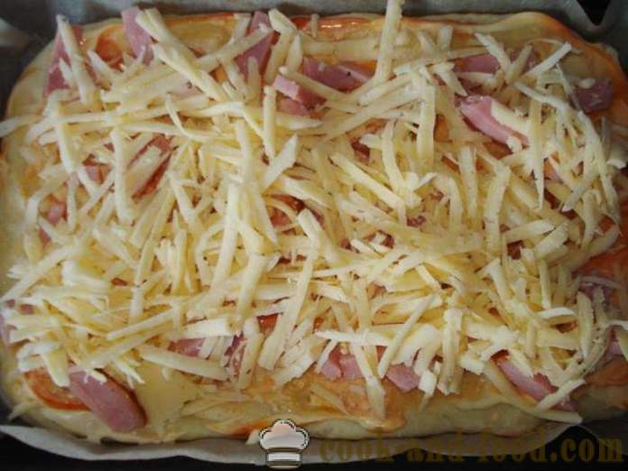 Pizza buatan sendiri dengan sosej dan keju dalam ketuhar - bagaimana untuk membuat pizza di rumah, langkah demi langkah resipi foto
