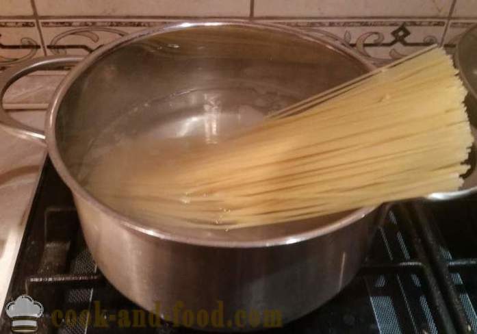 Bagaimana untuk memasak spageti dalam kuali - satu langkah demi langkah resipi foto