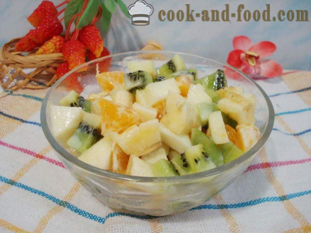 Salad buah-buahan yang mudah dengan susu pekat - bagaimana untuk membuat salad buah-buahan, langkah demi langkah resipi foto