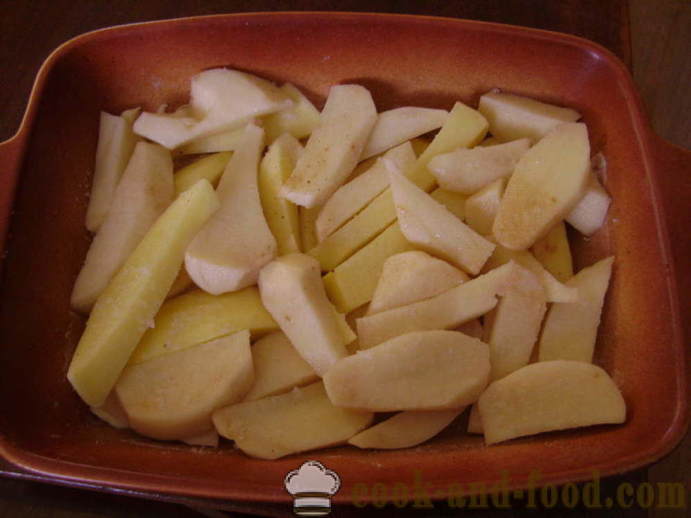 Kentang panggang dalam sos krim - kedua-dua kentang lazat dibakar di dalam ketuhar dengan kerak perangan, dengan langkah demi langkah resipi foto