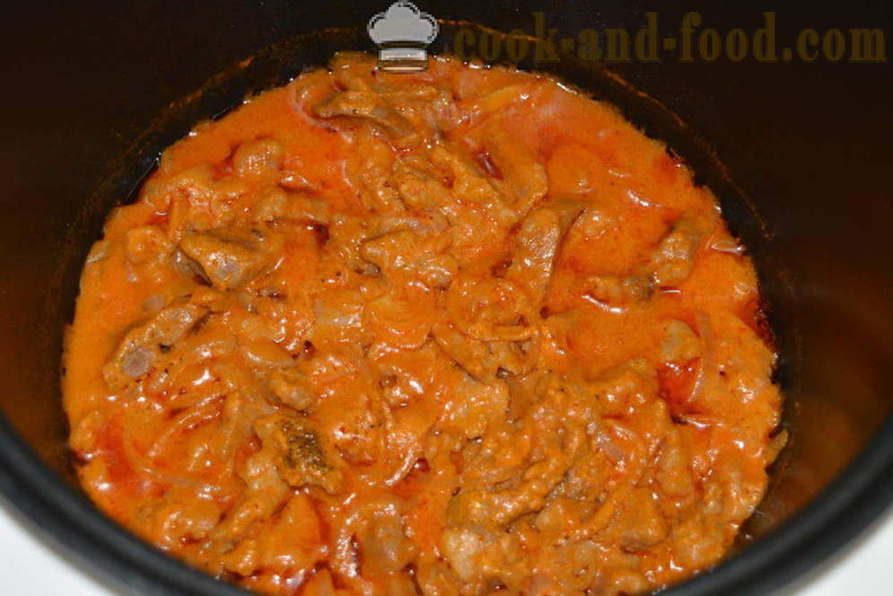 Stroganoff daging babi dengan krim masam dan pes tomato - bagaimana untuk memasak daging lembu stroganoff dengan kuah dalam multivarka, langkah demi langkah resipi foto