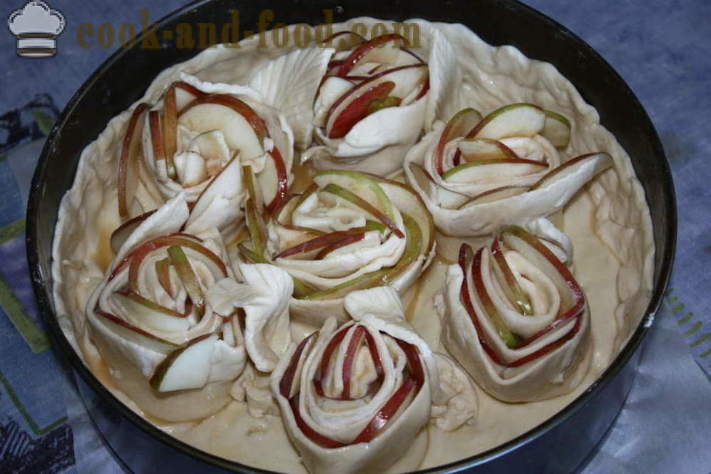 Roses epal di puff pastri - lazat epal tart puff pastri epal dibalut dengan pastri puff mawar, langkah demi langkah resipi foto