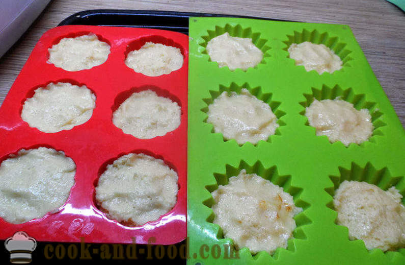 Cupcakes mudah pada yogurt atau krim masam dengan semolina - bagaimana untuk membuat cupcakes dalam tin, langkah demi langkah resipi foto
