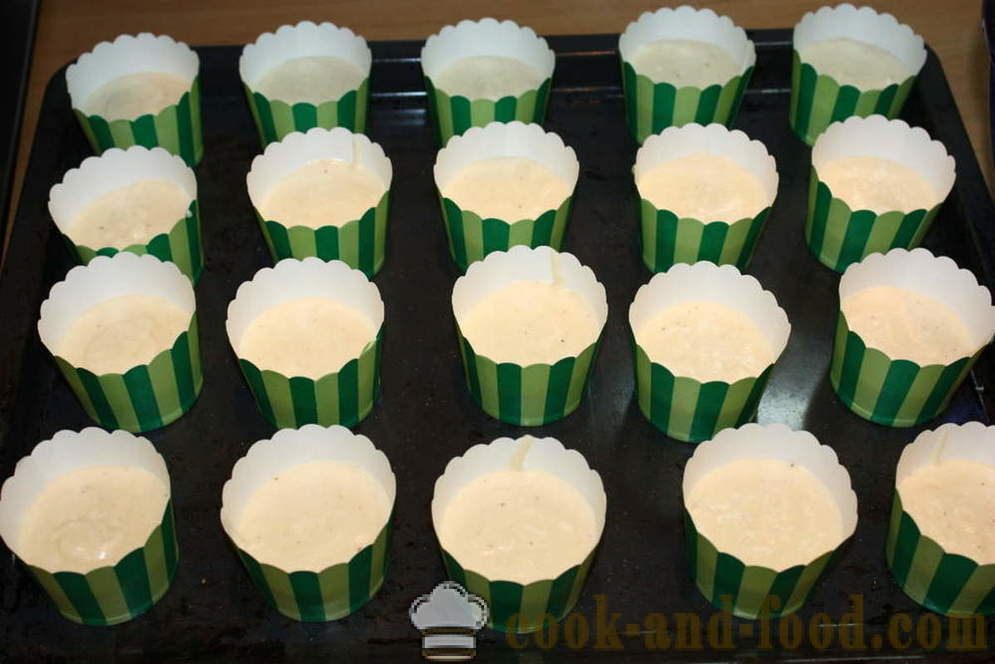 Cupcakes Vanilla dengan krim top-langkah demi langkah, bagaimana untuk membuat cupcakes dengan krim di atas, resipi dengan gambar