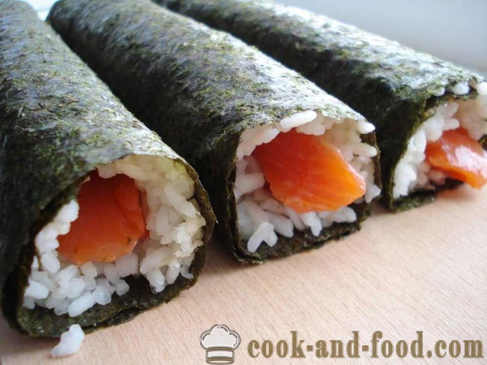 Gulung sushi dengan nasi dan ikan merah - bagaimana untuk memasak sushi gulung di rumah, langkah demi langkah resipi foto