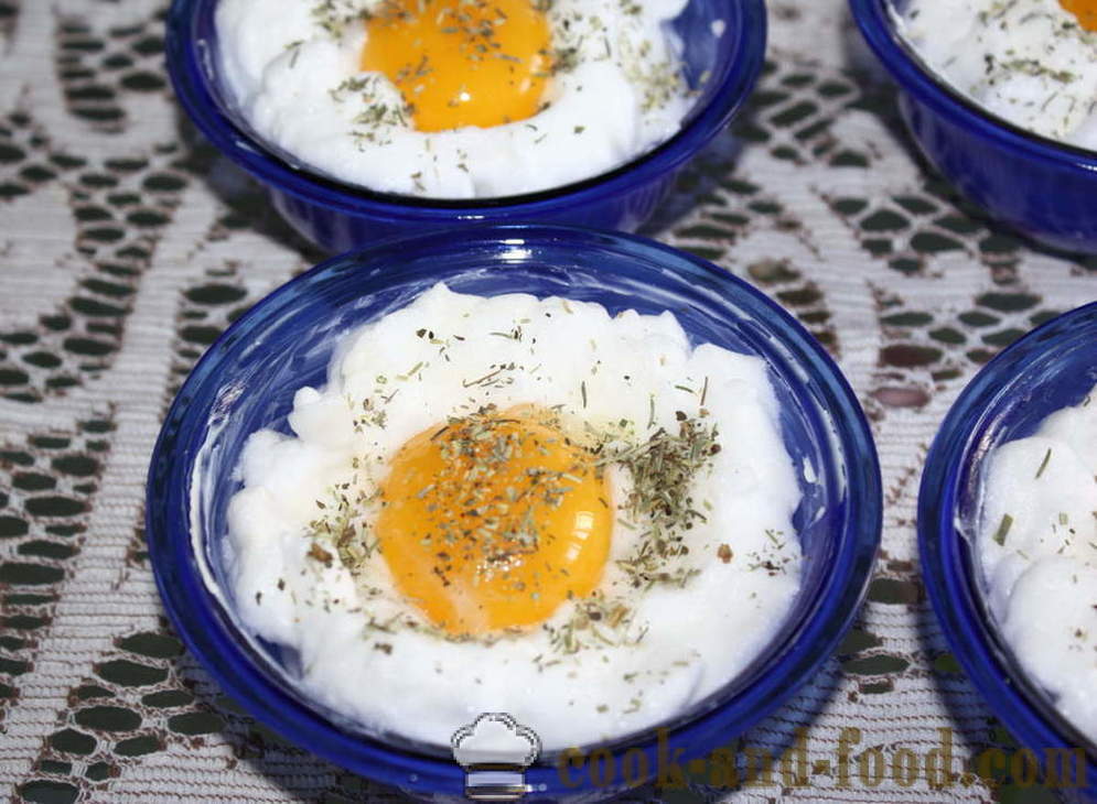 Telur yang luar biasa dengan keju dalam tin - bagaimana untuk memasak telur di dalam oven, dengan langkah demi langkah resipi foto