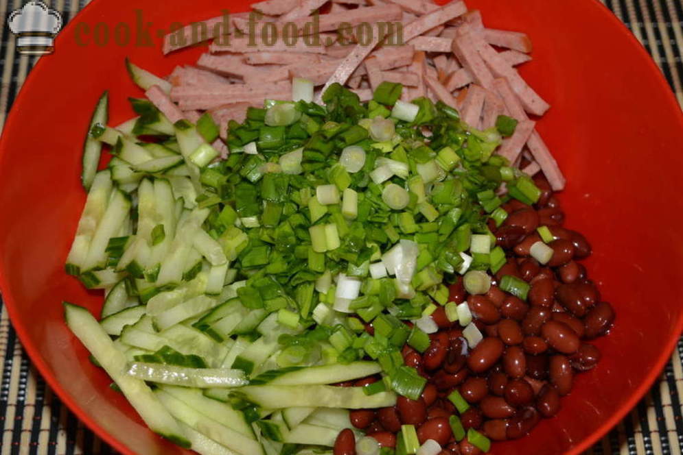 Salad dengan kacang merah dan sosej tin - Bagaimana untuk menyediakan salad dengan kacang dan sosej salai, langkah demi langkah resipi foto