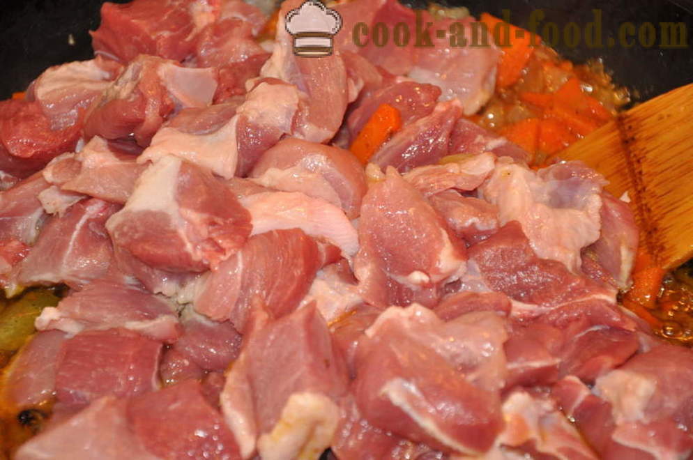 Delicious pilaf pilaf dengan daging babi dalam periuk - bagaimana untuk memasak pilaf daging babi rapuh dalam pinggan, langkah demi langkah resipi foto
