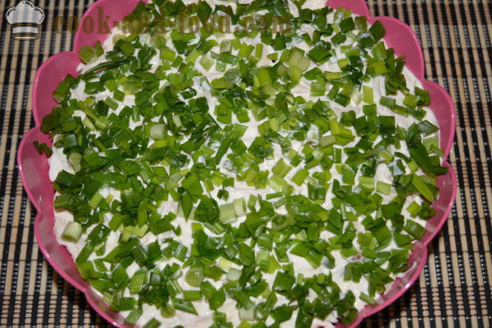 Salad berlapis dengan ayam dan cendawan - bagaimana untuk memasak salad ayam berlapis dengan cendawan, langkah demi langkah resipi foto