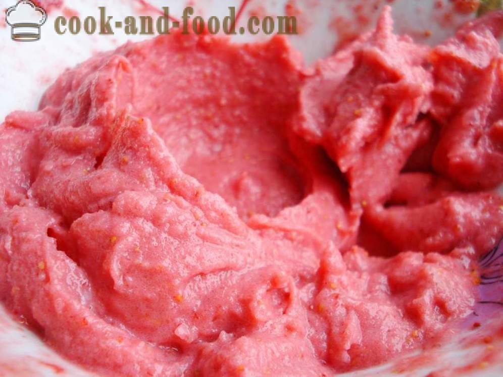 Creamy strawberi ais krim dari buah-buahan beku dan susu pekat - bagaimana untuk membuat cepat ais krim buatan sendiri dengan strawberi, langkah demi langkah resipi foto