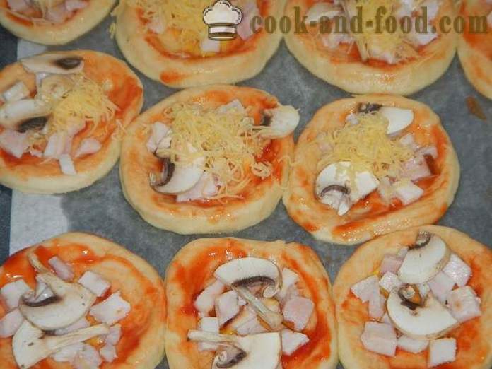 Pizza mini dengan doh dalam ketuhar - bagaimana untuk membuat mini pizza di rumah, langkah demi langkah resipi foto