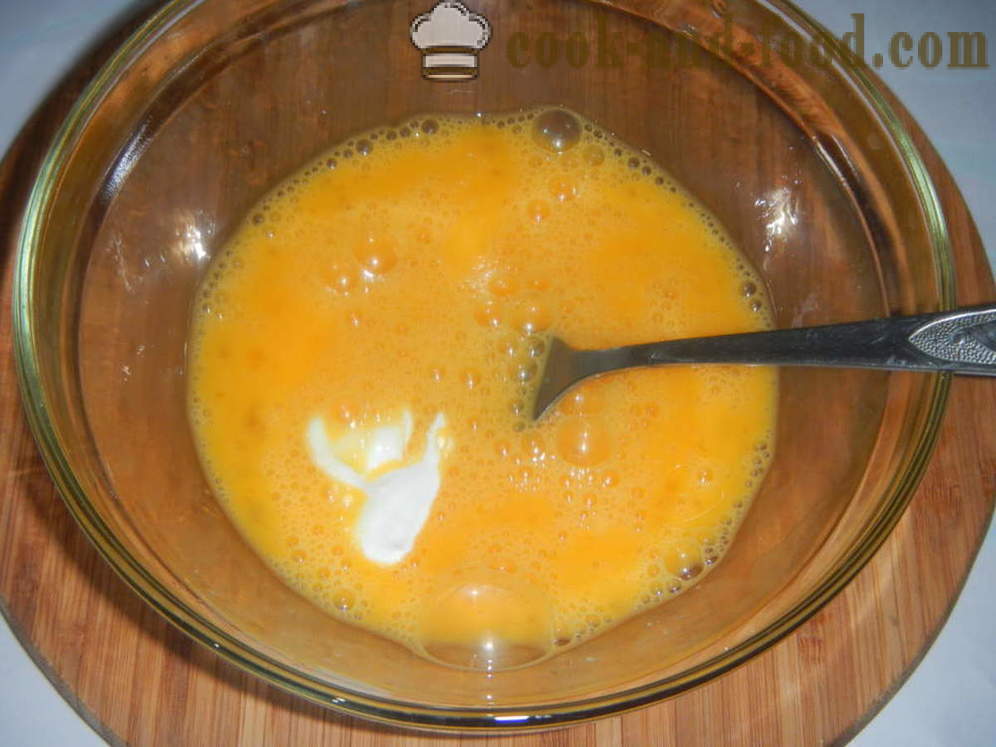 Telur masak hancur dengan cendawan dan keju dalam kuali - bagaimana untuk memasak telur dengan krim masam, langkah demi langkah resipi foto