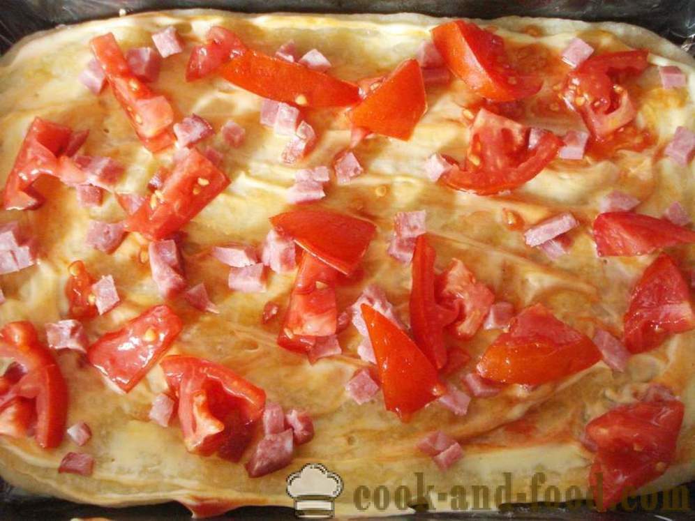 Pizza dari adunan siap yis dalam ketuhar - bagaimana untuk membuat pizza dengan sosej di rumah, langkah demi langkah resipi foto