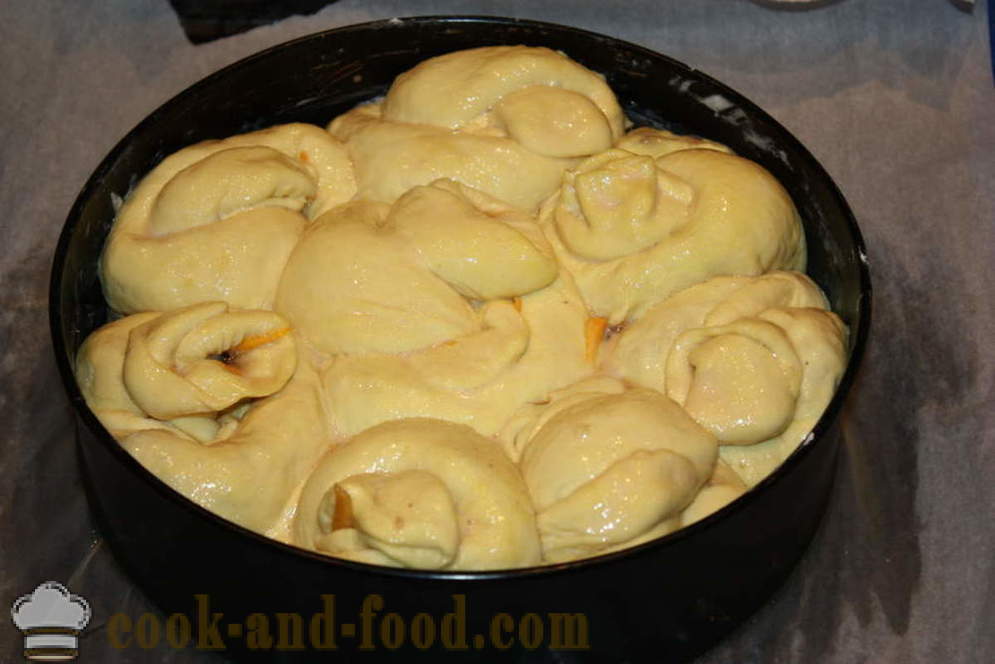 Kek yis dengan labu-suka memasak pai labu dengan pesat, dengan langkah demi langkah resipi foto
