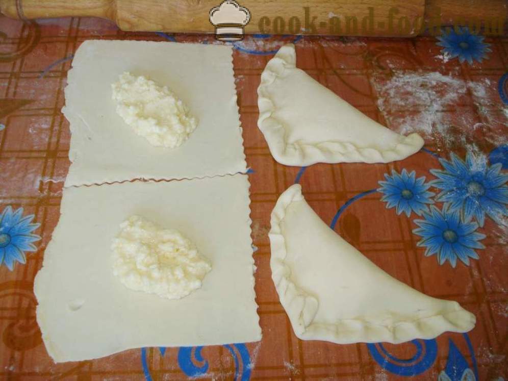 Sedutan dengan keju puff pastri - langkah demi langkah, bagaimana untuk membuat puff pastri dengan keju dalam ketuhar, resipi dengan gambar
