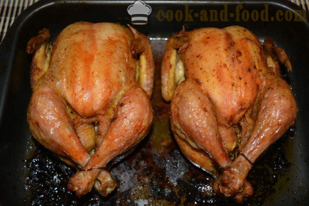 Ayam disumbat dengan kerak rangup dibakar di dalam oven - seperti ayam bakar dalam keseluruhannya ketuhar, langkah demi langkah resipi foto