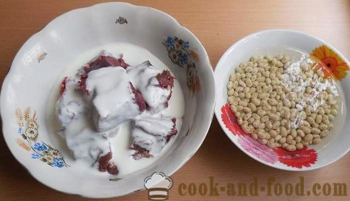 Bagaimana untuk perap daging arnab liar diperap dalam yogurt dan masak daging ragout arnab dengan kacang, lobak merah dan bawang - langkah demi langkah resipi foto