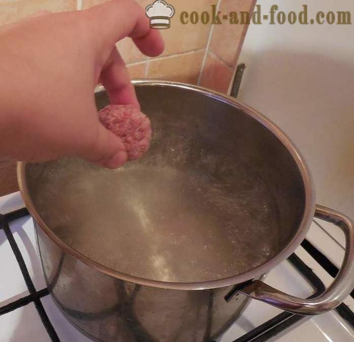Sup dengan bebola daging dari daging cincang dan semolina - bagaimana untuk memasak sup dan bebola daging - satu langkah demi langkah resipi foto