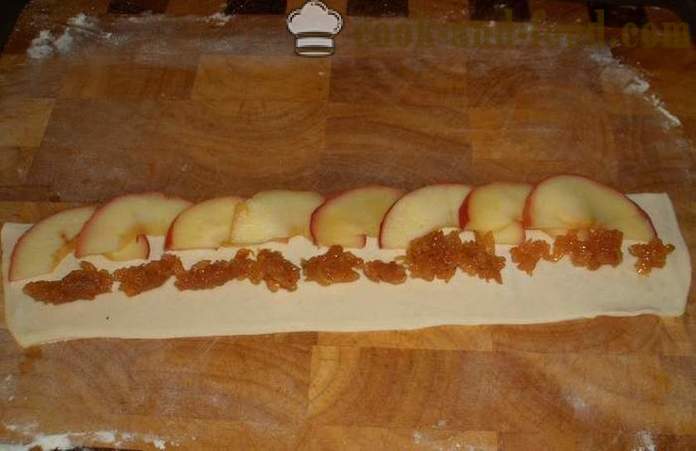 Meningkat kek pastri puff dan epal di bawah salji gula tepung - resipi dalam ketuhar, dengan gambar