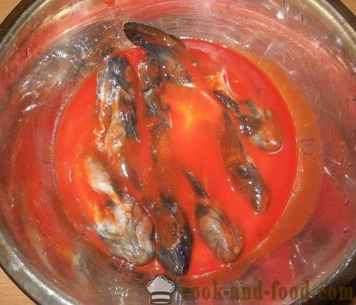 Gobies goreng lazat dalam sos tomato, rangup - resipi dengan gambar bagaimana untuk membuat lembu hitam