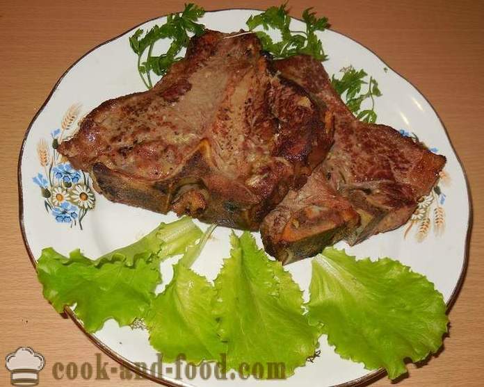 Lazat dan enak steak daging lembu atau daging babi Ti Bon - memasak penuh dengan daging panggang - satu langkah demi langkah resipi foto