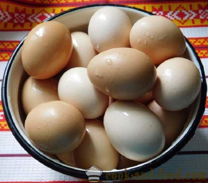 Bagaimana untuk cat telur dalam kulit bawang dengan corak atau seragam - resipi dengan gambar - langkah melalui warna yang betul kulit telur bawang