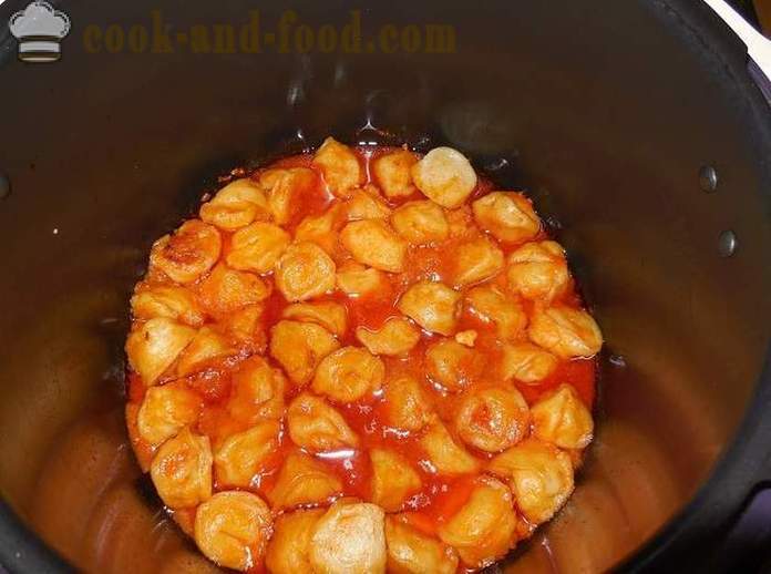 Ladu dalam multivarka rebus dalam sos krim masam dan tomato - bagaimana untuk memasak ladu dalam multivarka - resipi yang mudah dengan gambar