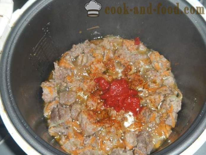 Delicious goulash daging babi dalam multivarka kuah atau daging babi - satu langkah demi langkah resipi dengan gambar bagaimana untuk memasak daging babi goulash