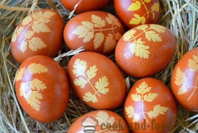 Telur Paskah dicelup dengan sekam bawang - bagaimana untuk cat telur dalam kulit bawang, cara mudah lukisan Paskah.