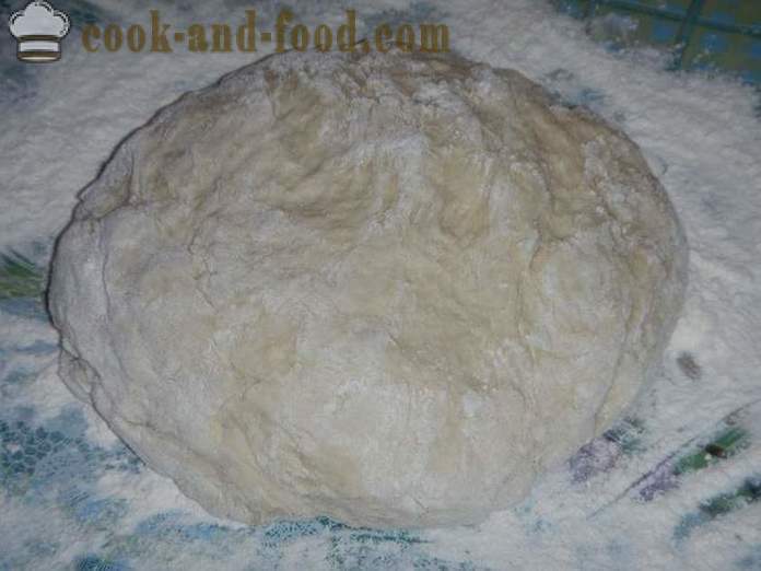Kek yis dengan ceri dalam ketuhar - satu langkah demi langkah resipi untuk doh yis untuk pai dengan yis kering (dengan gambar).