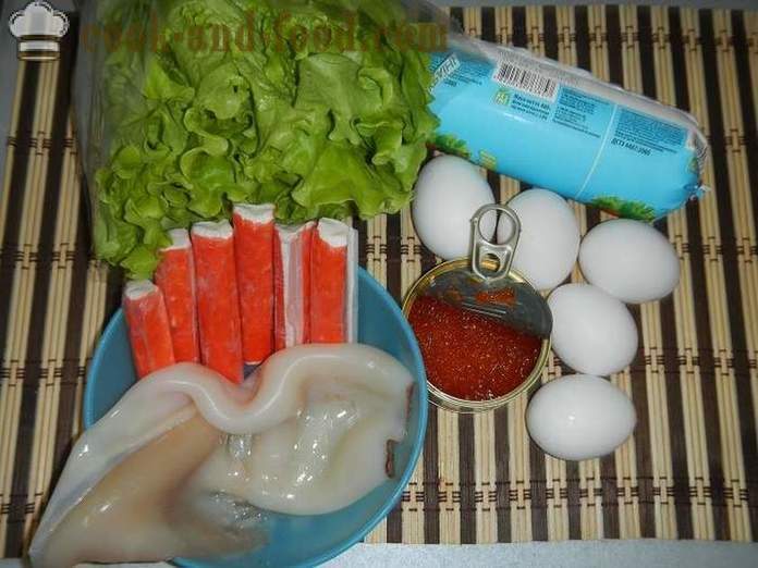 Salad mudah dan lazat dengan sotong, kayu ketam dan kaviar merah - bagaimana untuk menyediakan salad sotong dengan telur, satu langkah demi langkah resipi dengan gambar.