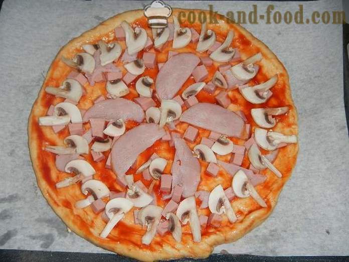Pizza buatan sendiri dalam ketuhar - satu langkah demi langkah resipi dengan gambar pizza lazat doh yis