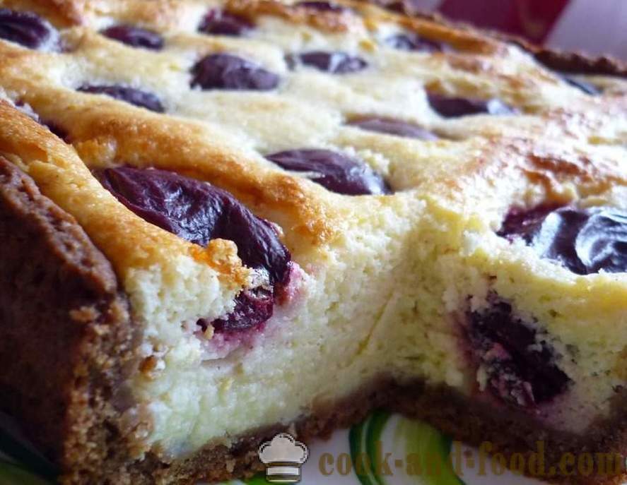 Resipi mudah: Cheesecake di rumah atau kampung keju kek dengan plum dan coklat