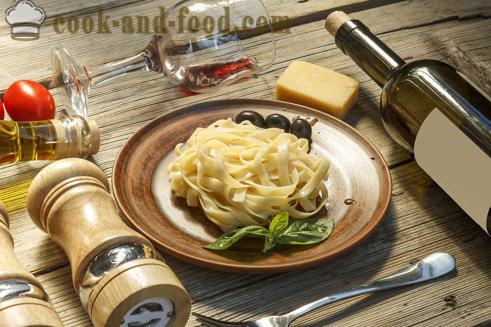 Masakan Itali: pasta carbonara tiga resipi dengan krim